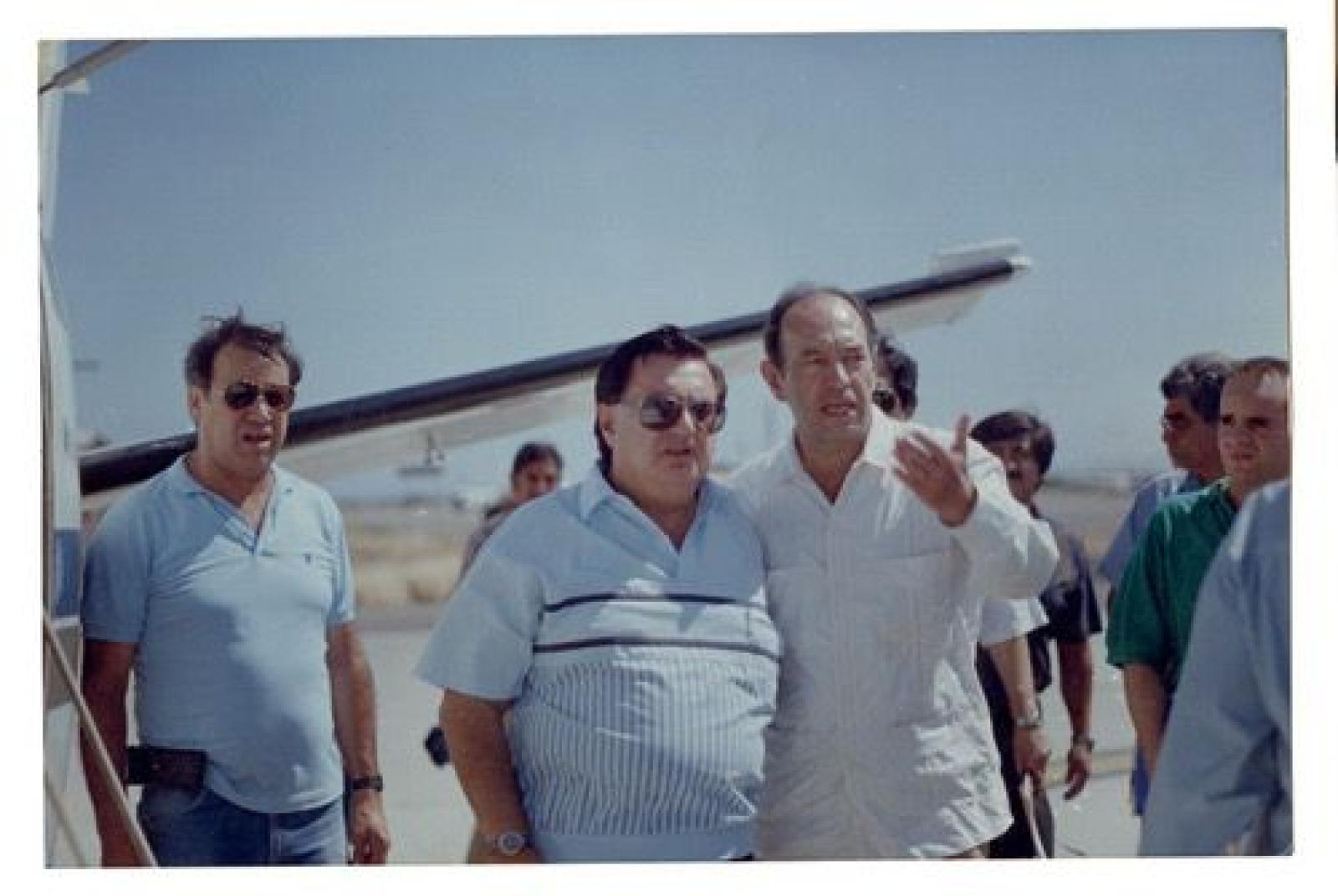 Víctor Manuel Liceaga Ruibal en pista aérea.