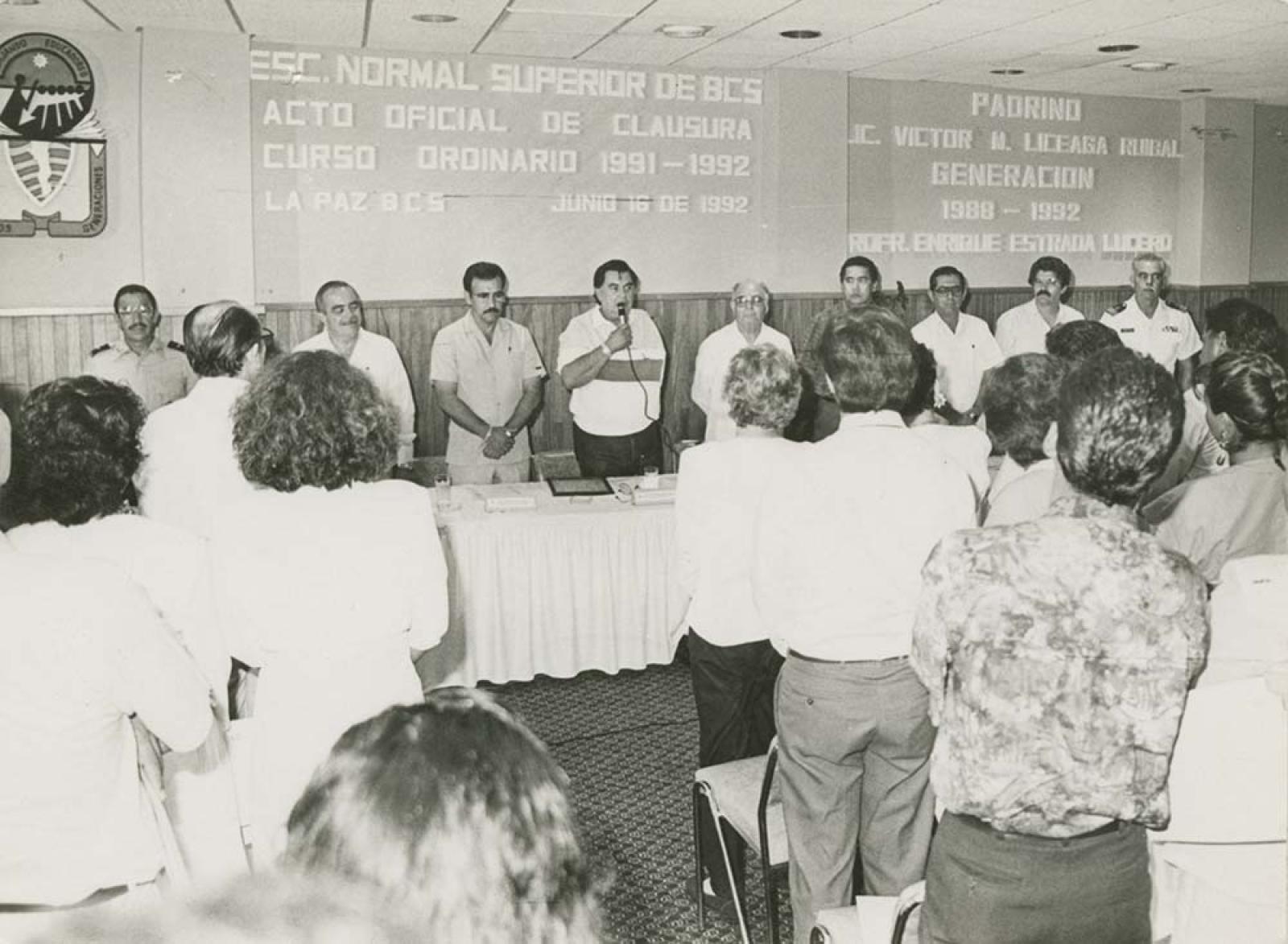 Víctor Manuel Liceaga Ruibal, preside acto oficial de clausura del Curso Ordinario, en la Escuela Normal Superior de Baja California Sur.