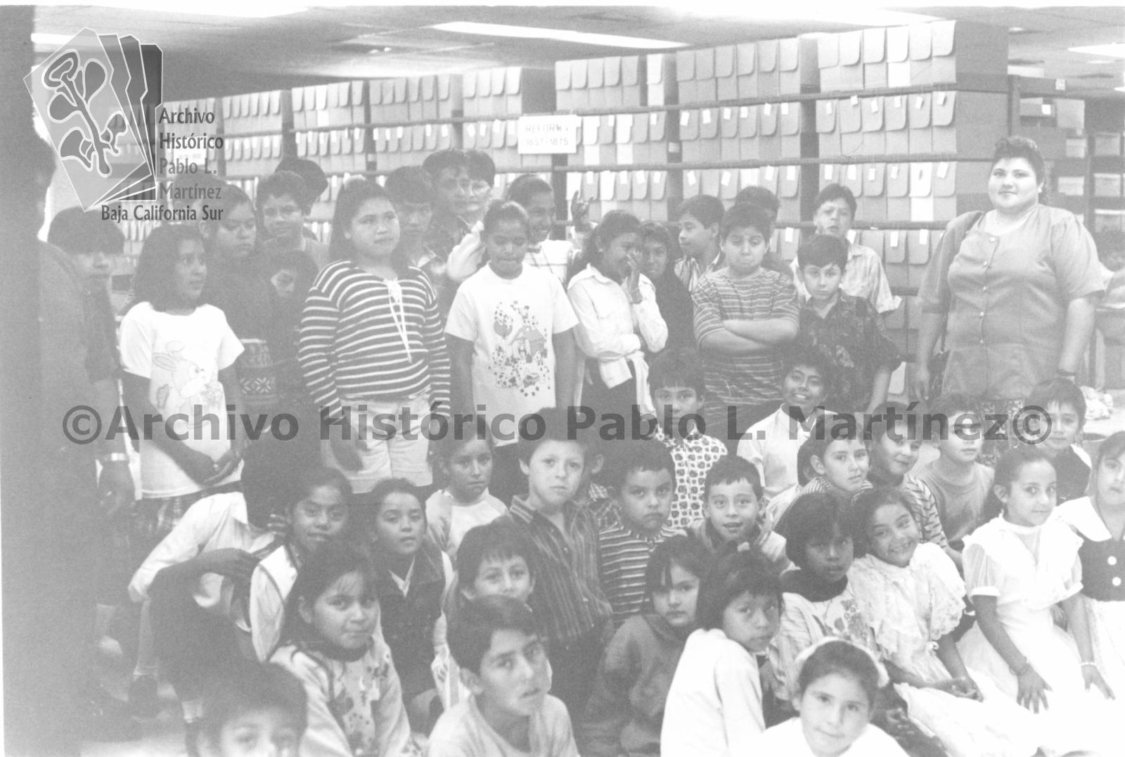 Visita al Archivo Histórico Pablo L. Martínez de los alumnos del Albergue Escolar no. 7 "Profesor Domingo Carballo Félix", de San Juan de los Planes.