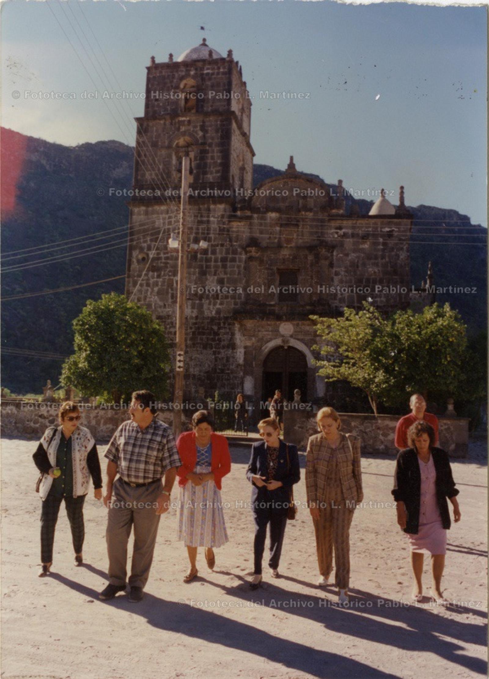“Visita de Concepción Casas de Mercado y acompañantes al templo de San Javier, municipio de Loreto, Baja California Sur”.
