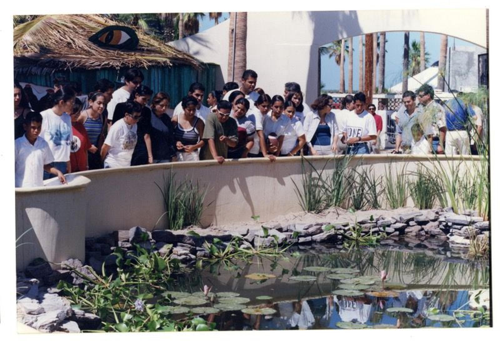Visitantes en el Serpentario de La Paz, Baja California Sur.