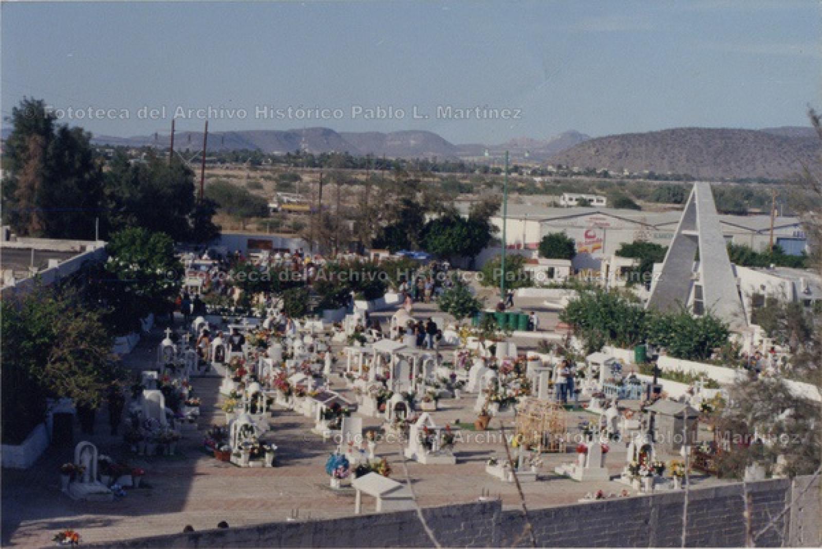 Vista aérea del panteón Jardines del Recuerdo, La Paz.