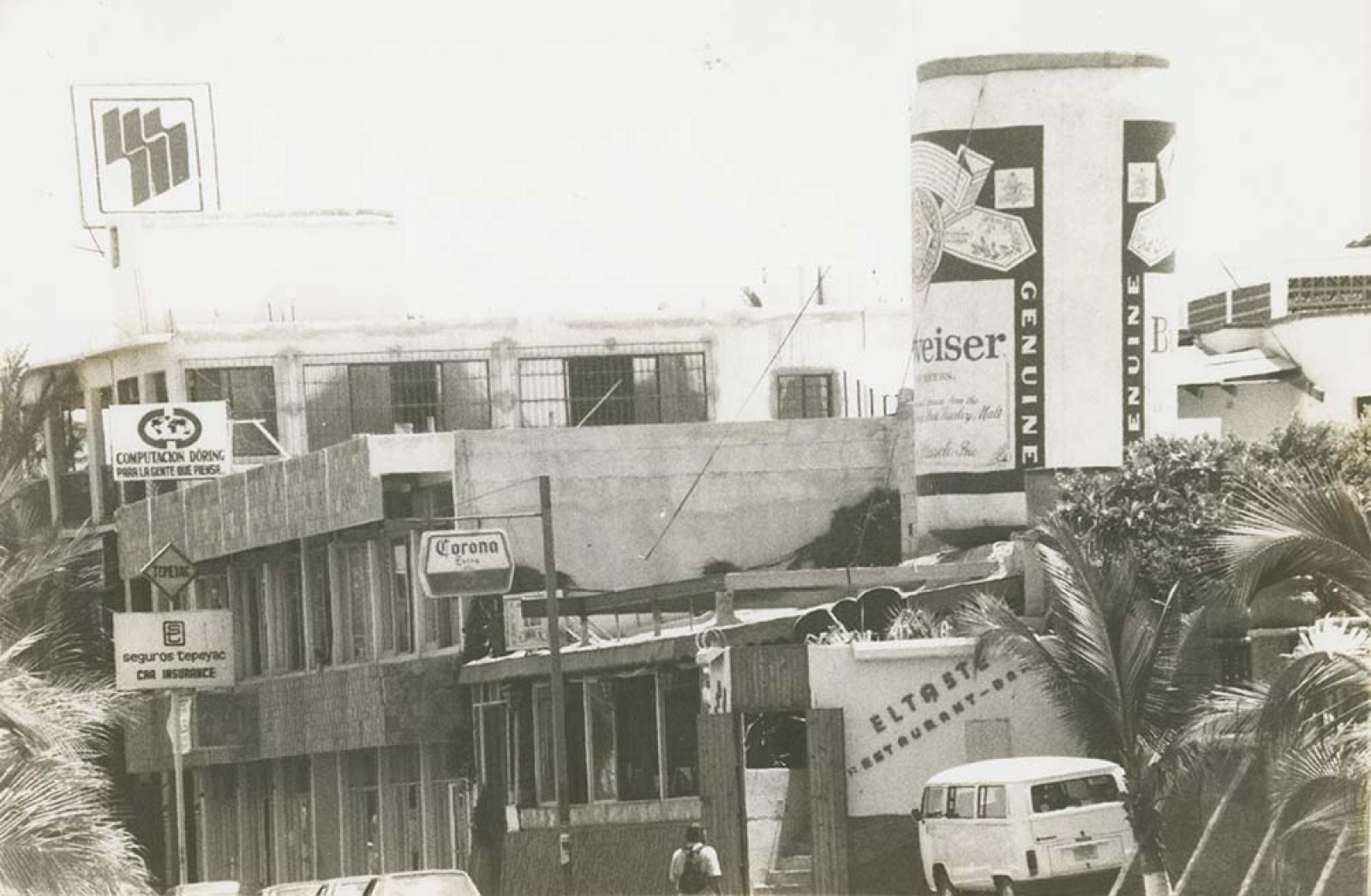 Vista del Paseo  Gral. Álvaro Obregón, esquina con Benito Juárez.