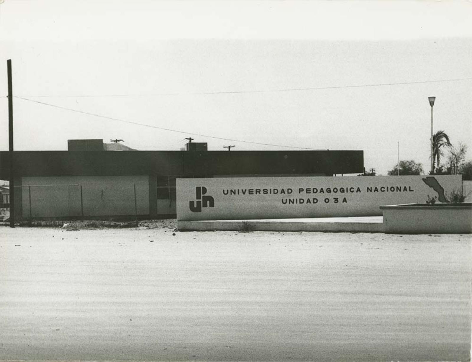 Vista exterior de la Universidad Pedagógica Nacional, Unidad 03A.