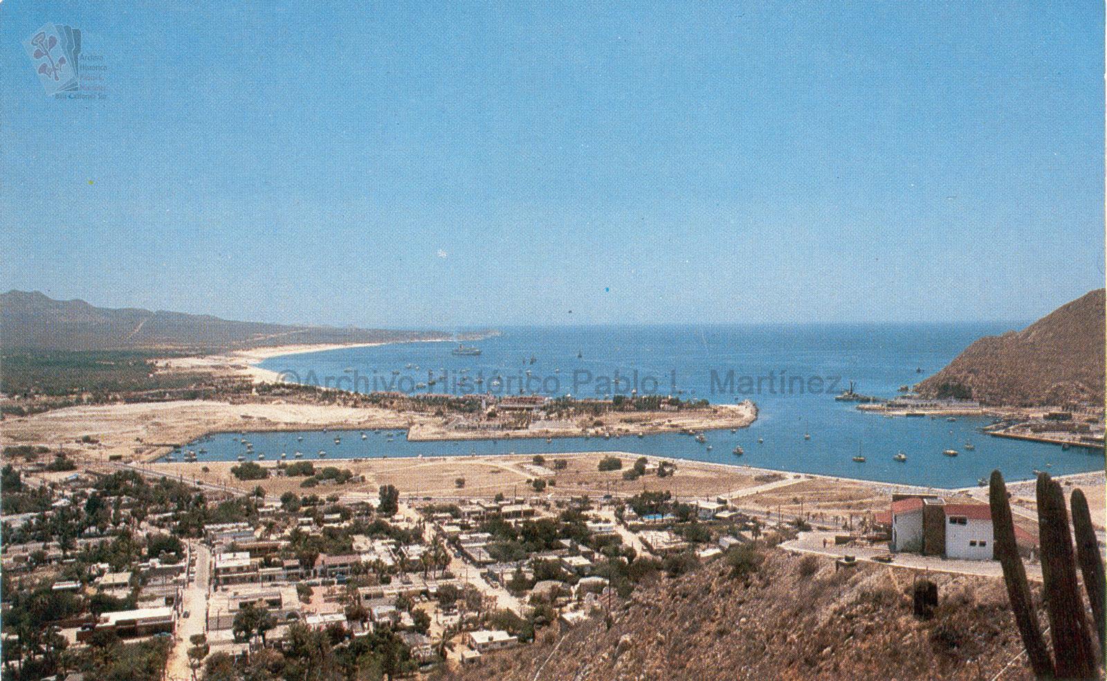 Vista panorámica a la marina de Cabo San Lucas, Baja California.