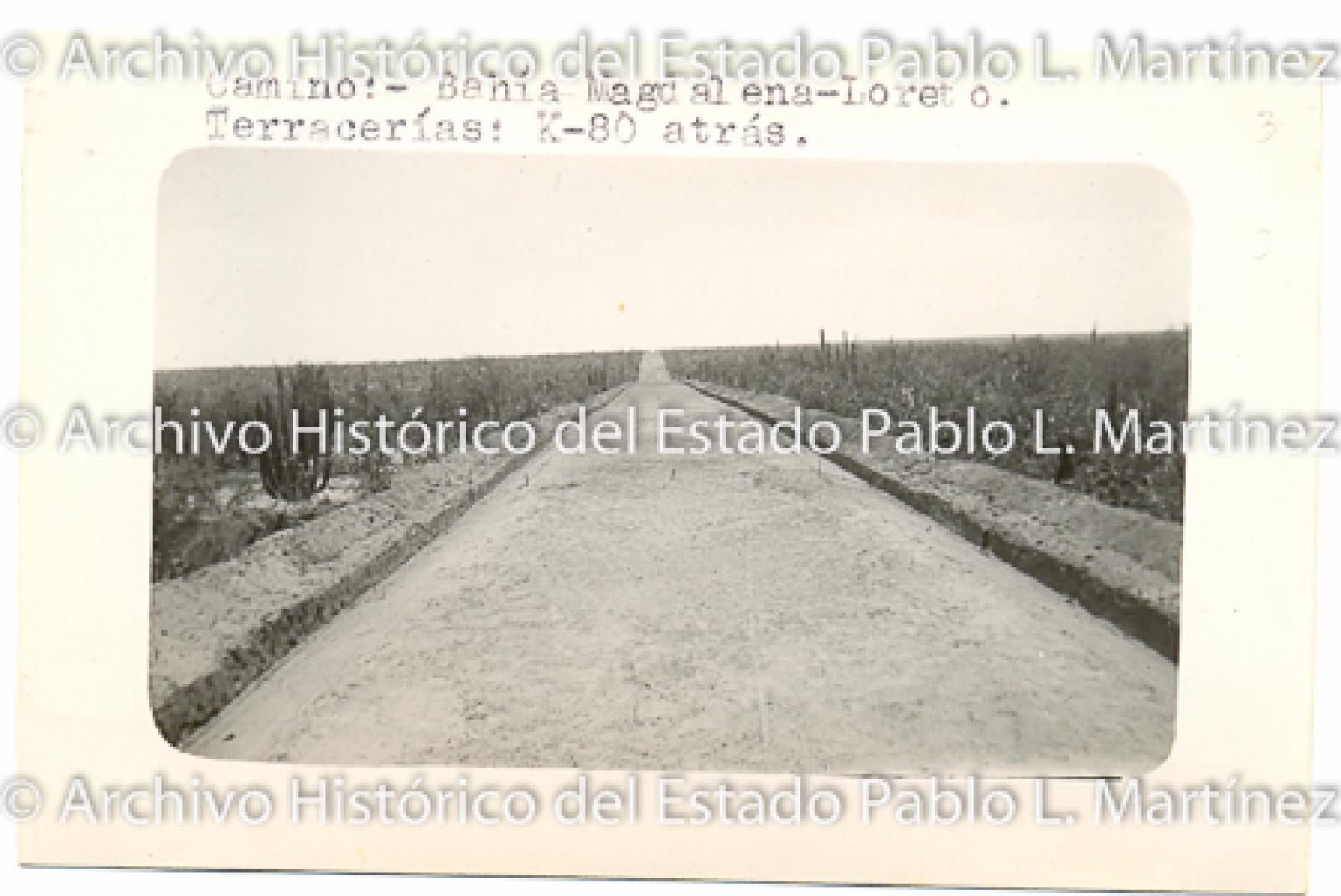 Vista panorámica de camino "Bahía Magdalena - Loreto".