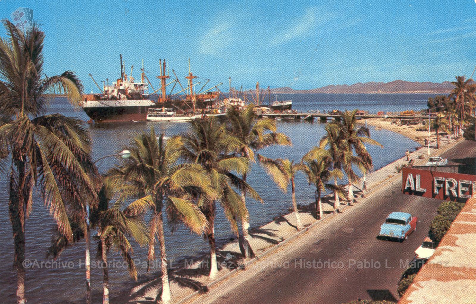 Vista panorámica del malecón y su muelle fiscal.
