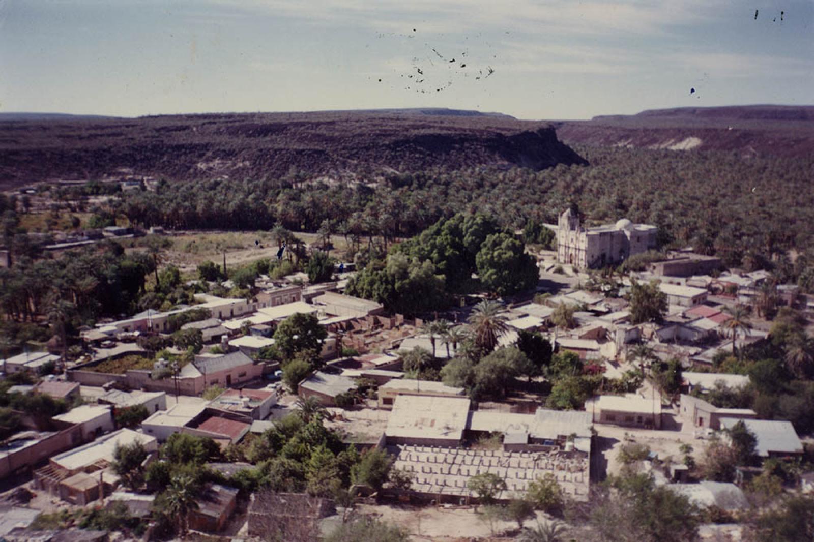 Vista panorámica del pueblo y la misión de San Ignacio.