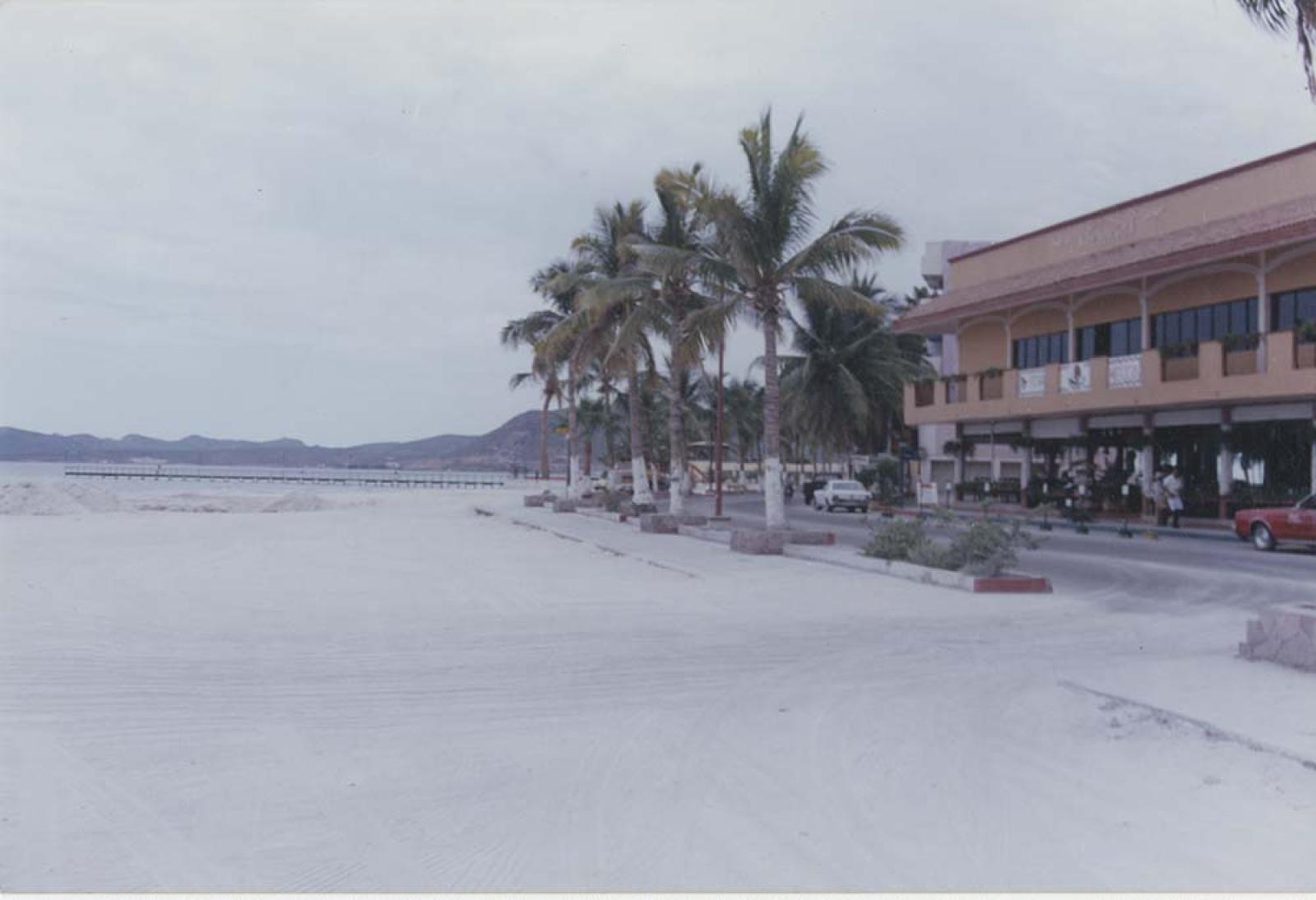 “Vista parcial de la rehabilitación de la playa frente al hotel Perla de La Paz.”