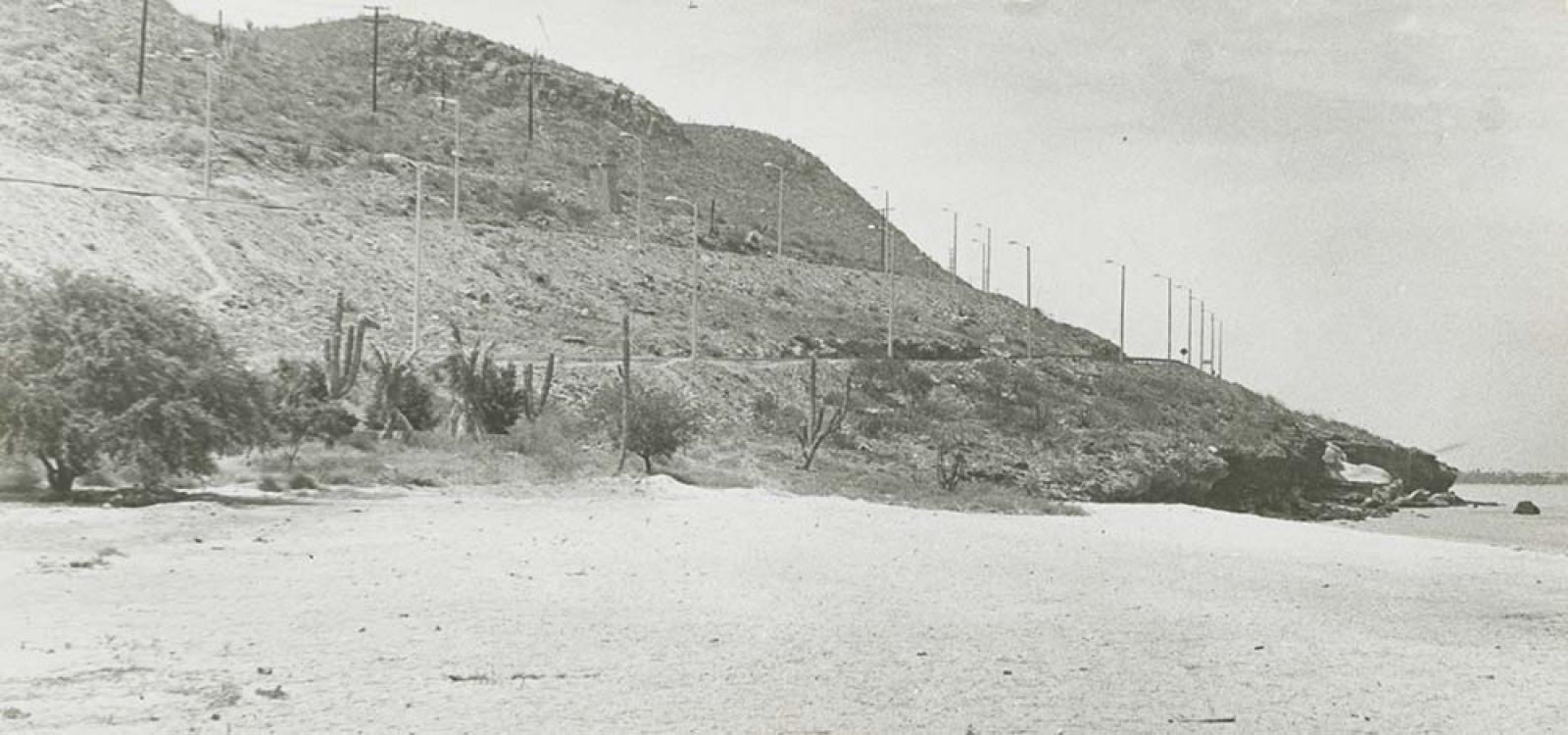 Vista parcial del cerro La Calavera y playa La Concha.