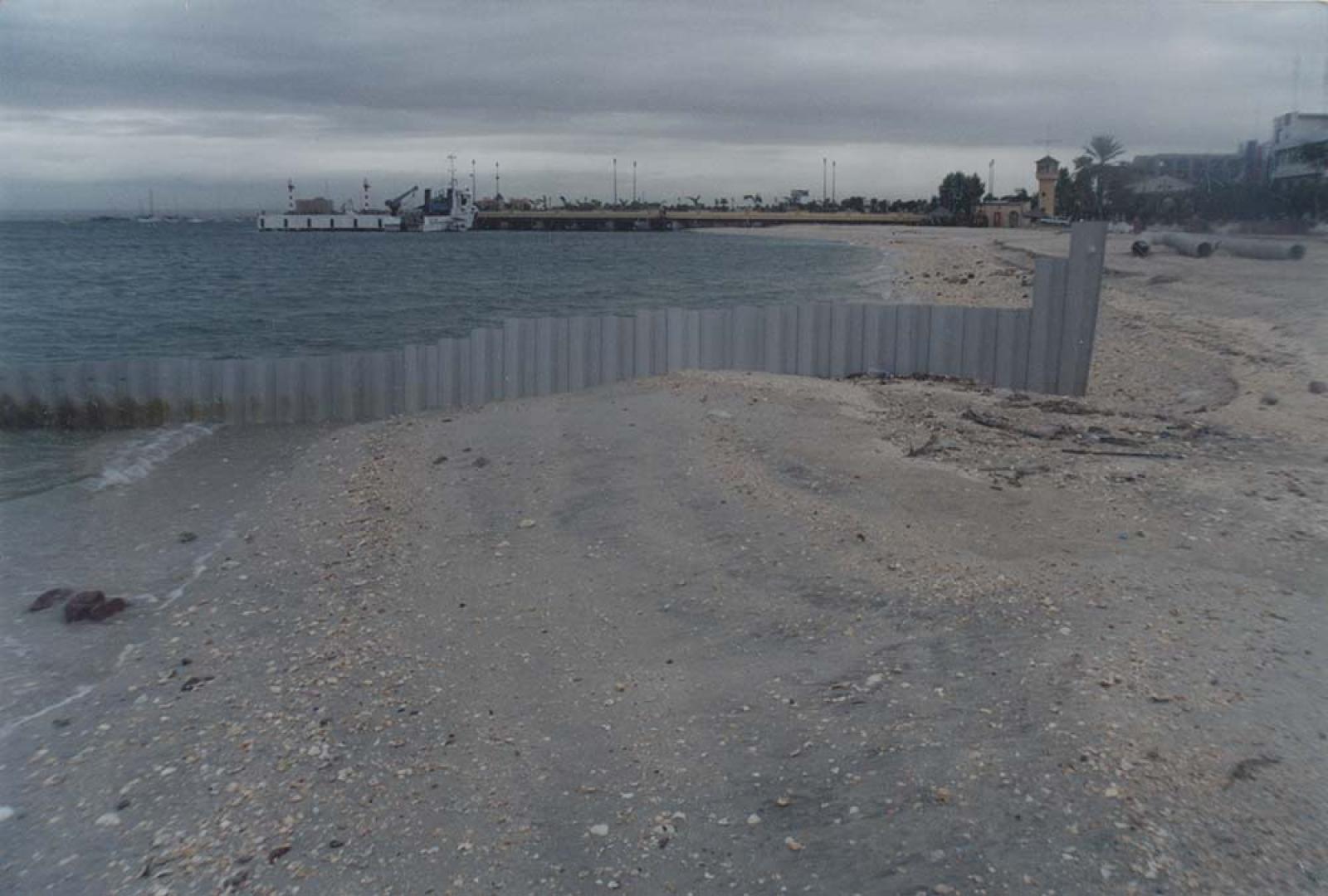 Vista parcial del Muelle y Faro del Puerto de Ilusión. La Paz, Baja California Sur.